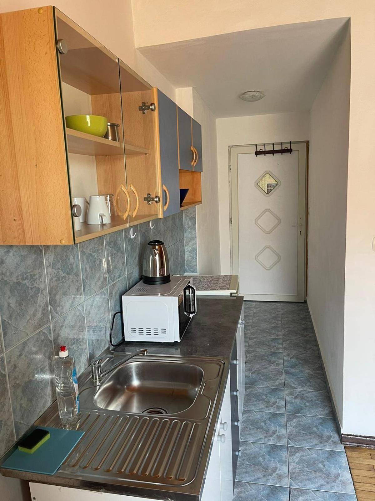 Roman Arch- Low Budget Doublebed Room In Top Center Pula Exterior photo