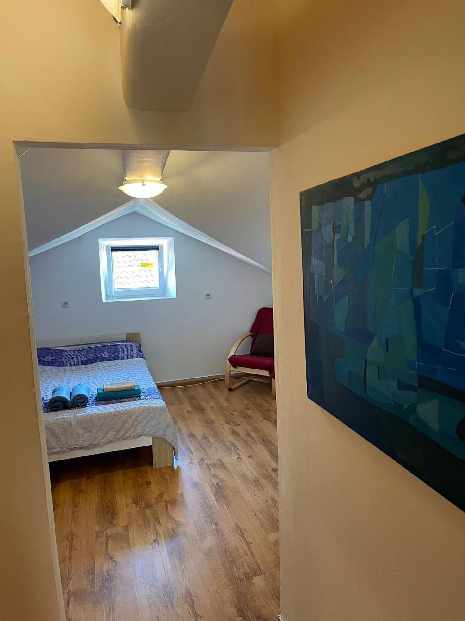 Roman Arch- Low Budget Doublebed Room In Top Center Pula Exterior photo